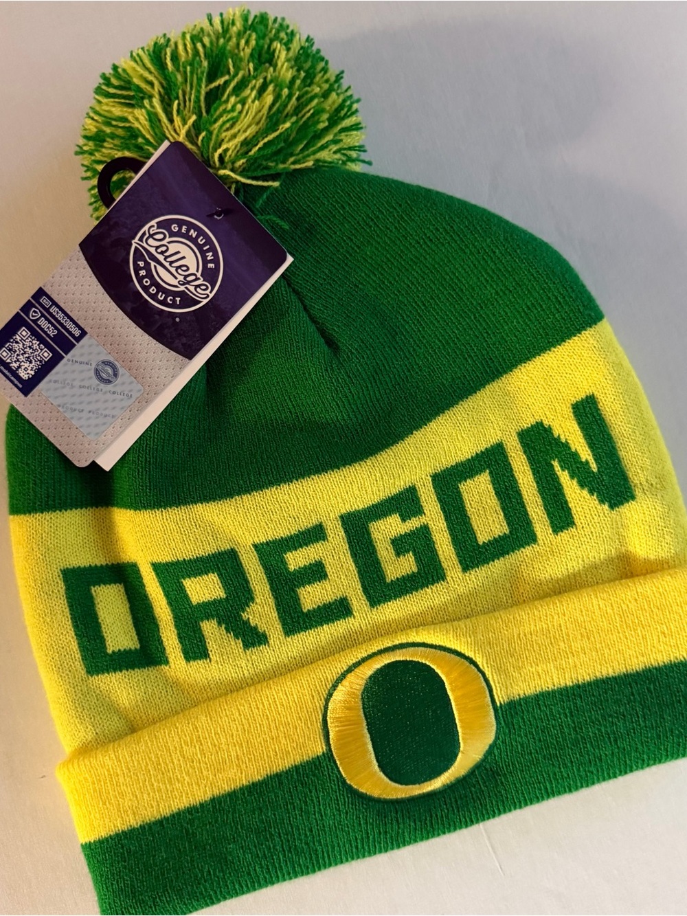 Nike Oregon Ducks Beanie Adult Unisex OSFM Pom Pom Knit Fall Winter Hat
